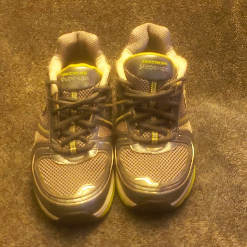 Women's Skecher's Shape-Ups size 7